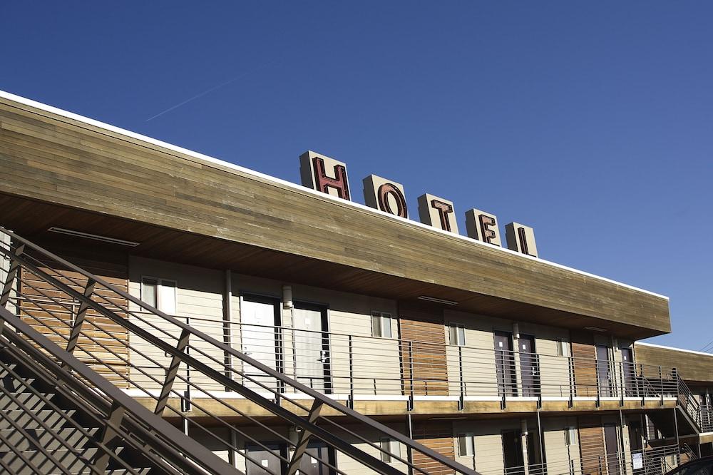 Aladdin Inn And Suites Portland Exterior photo